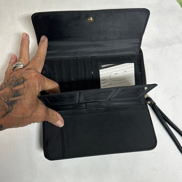 Time and Tru Black and Gold Wallet with Sleek Design - Picture 5 of 13